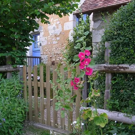 La Maison Des Aubees לינה וארוחת בוקר 3*