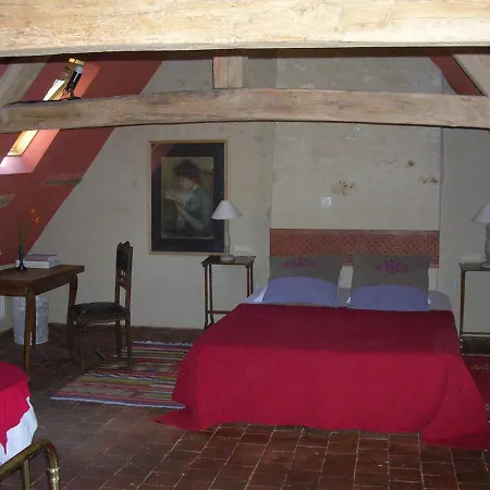 Couette-café La Maison Des Aubees 3*