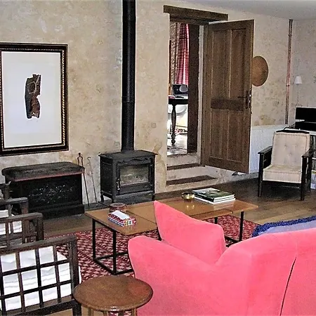 La Maison Des Aubees לינה וארוחת בוקר