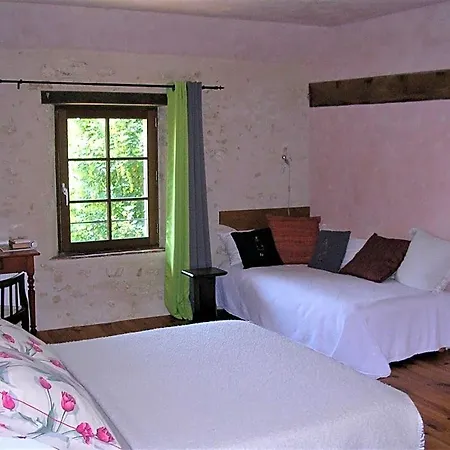 לינה וארוחת בוקר La Maison Des Aubees 3*